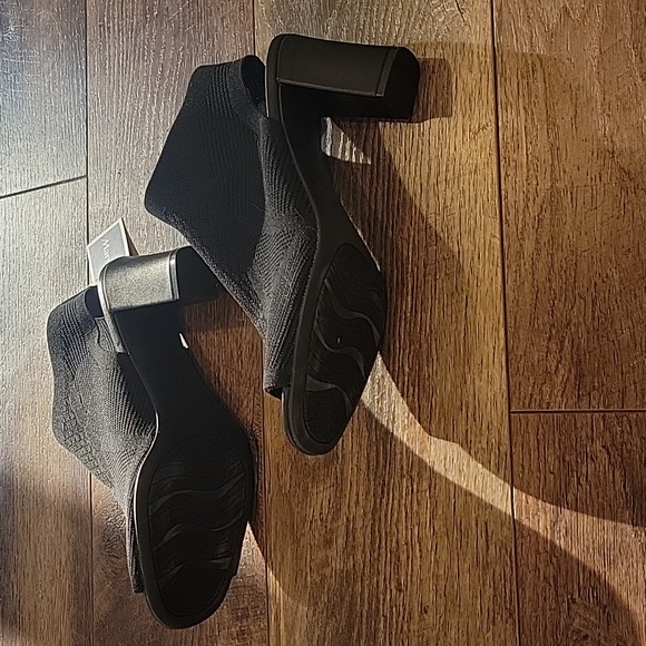 Women's Peep Toe Heels - Picture 4 of 4